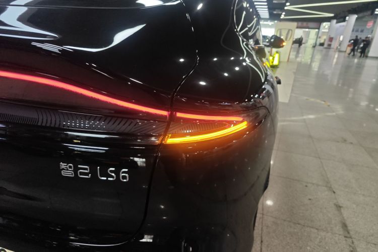 智己汽车 智己LS6 2025款 灵蜥智驾版车身外观9
