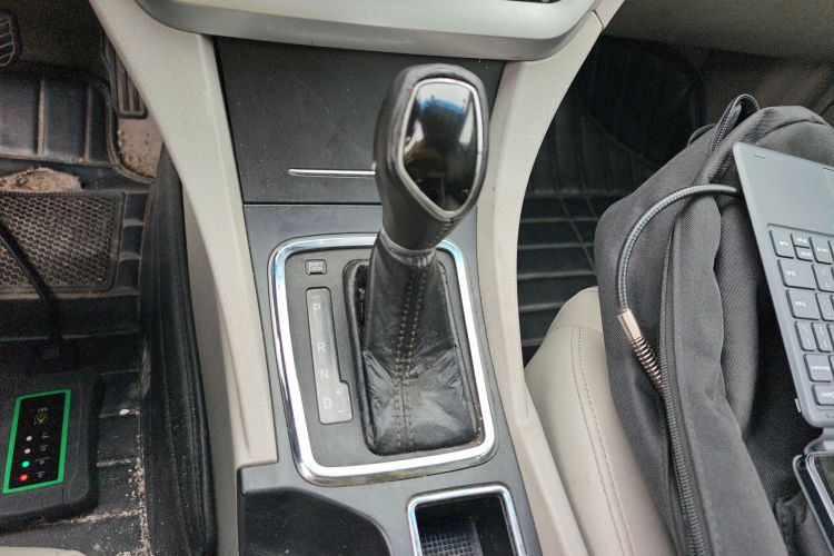 吉利汽车 帝豪 2016款 三厢 1.5L CVT豪华型中控内饰18