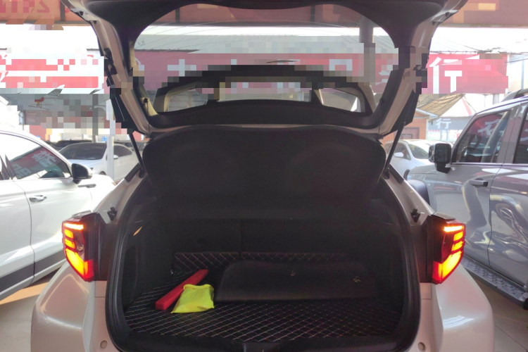 丰田C-HR 2021款 2.0L 豪华版机舱底盘23