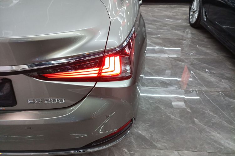 雷克萨斯ES 2023款 200 卓越版车身外观9