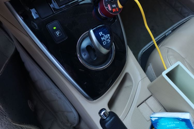 丰田 卡罗拉 2016款 双擎 1.8L E-CVT精英版中控内饰18