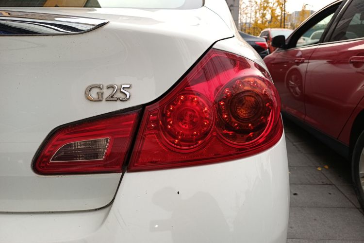 英菲尼迪G系 2013款 G25 Sedan 豪华运动版车身外观9