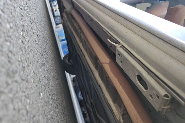 腾势D9 2022款 DM-i 970 四驱旗舰型局部细节9001