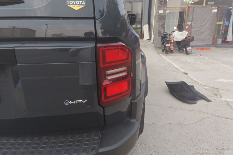 丰田 普拉多 2024款 2.4T 悍野WX版 6座车身外观9