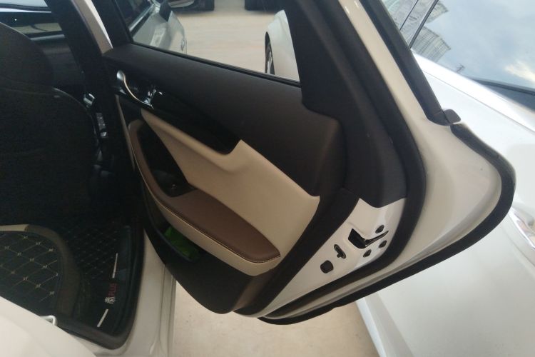 比亚迪 秦PLUS 2024款 荣耀版 DM-i 55KM领先型中控内饰45