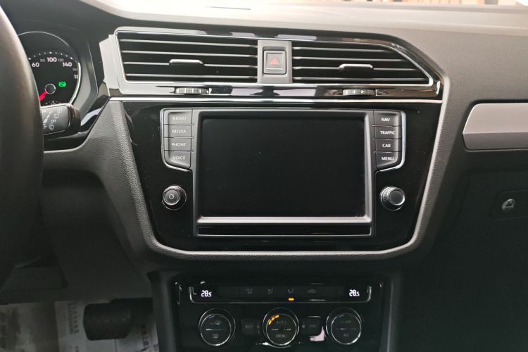 大众 途观L 2018款 330TSI 自动两驱舒适版中控内饰16