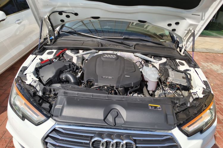 奥迪A4L 2019款 40 TFSI 进取型 国VI机舱底盘24