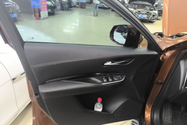 凯迪拉克XT4 2018款 28T 两驱技术型中控内饰47