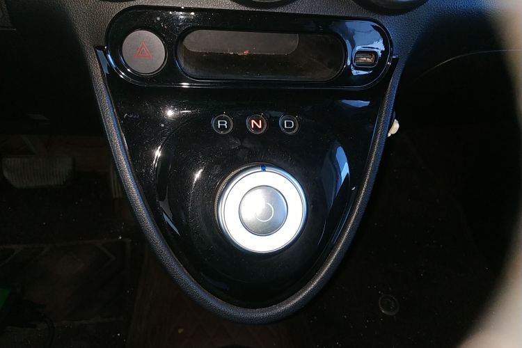 欧拉黑猫 2021款 301km 基础型中控内饰18