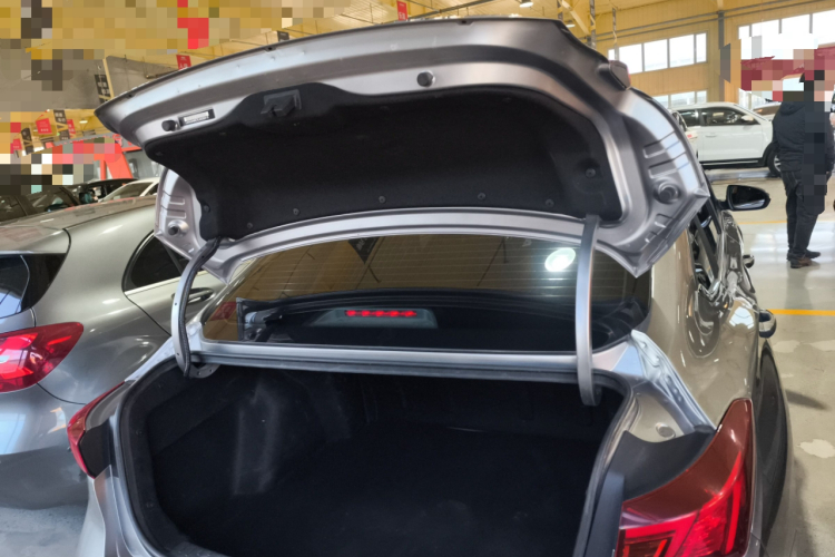 长安 逸动 2020款 PLUS 1.6L GDI 手动精英型机舱底盘23