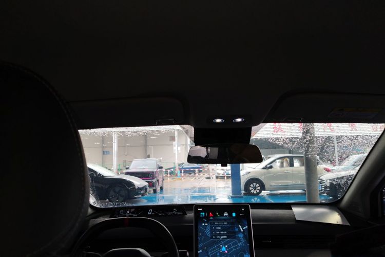 哪吒汽车 哪吒V 2022款 长续航行业定制版中控内饰22