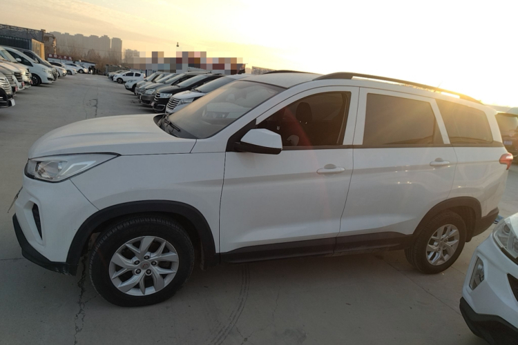 五菱汽车 五菱宏光S3 2019款 1.5L 手动标准型 国VI车身外观6003