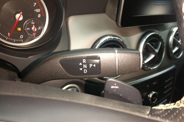 奔驰CLA 2017款 改款 CLA 200 时尚型中控内饰18