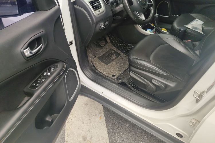 Jeep 指南者 2017款 200T 自动家享版中控内饰20