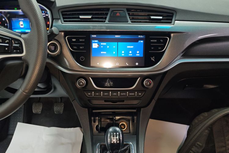 吉利汽车 帝豪 2017款 三厢百万款 1.5L 手动向上互联版中控内饰16