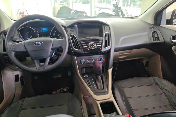 福特 福克斯 2018款 三厢经典 1.6L 自动舒适型智行版中控内饰7002