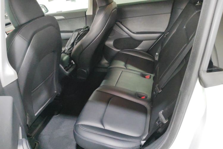 特斯拉 Model Y 2022款 改款 后轮驱动版中控内饰7004