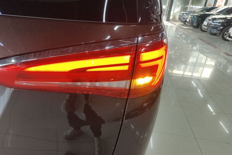 别克GL8 2018款 ES 28T 舒适型 国VI车身外观9