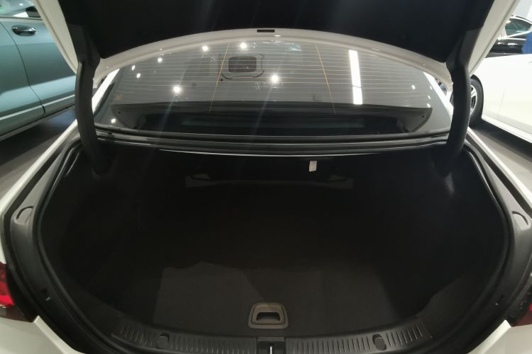 奔驰E级(进口) 2022款 E 260 时尚型运动版中控内饰23