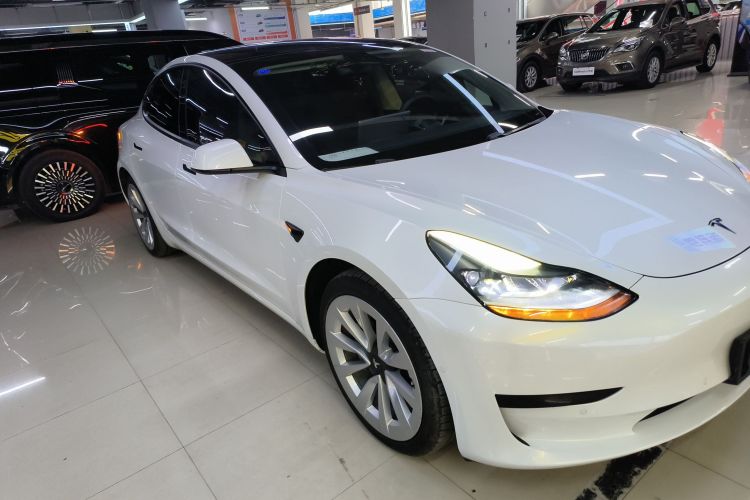 特斯拉 Model 3 2021款 标准续航后驱升级版车身外观3