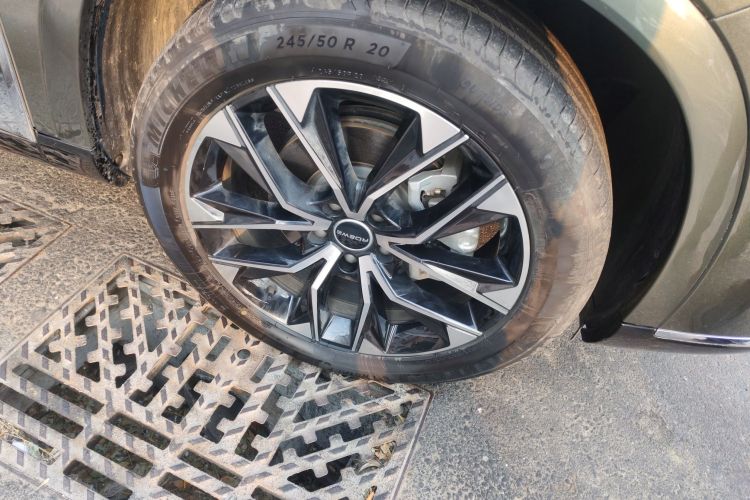 荣威RX9 2023款 2.0T 两驱优享版车身外观10