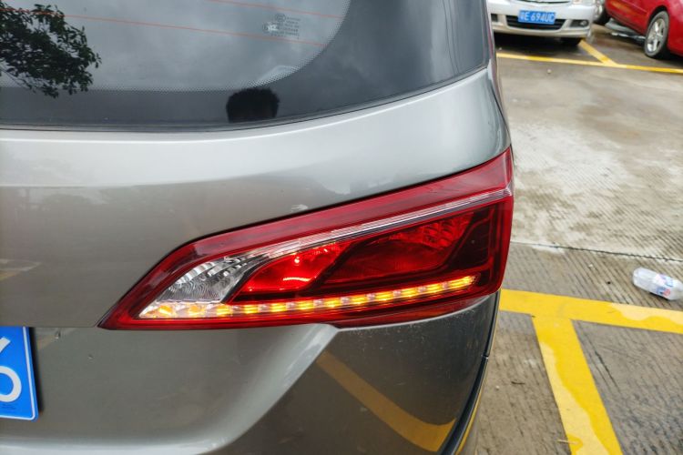 宝骏730 2019款 1.5T CVT时尚型 7座 国V车身外观9