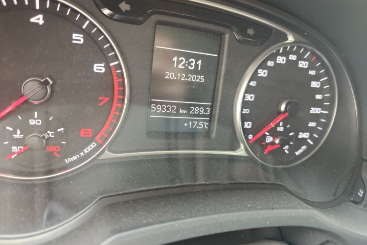 奥迪A1 2014款 30 TFSI Sportback舒适型中控内饰15