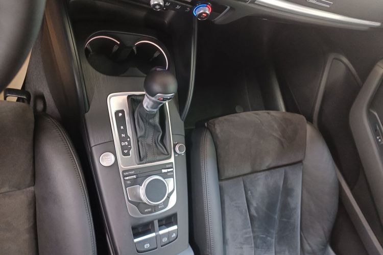 奥迪A3(进口) 2017款 Cabriolet 40 TFSI中控内饰18