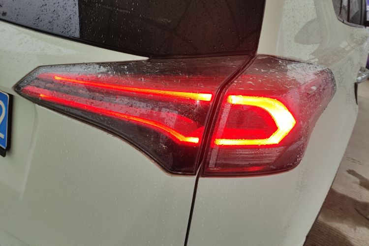 丰田 RAV4荣放 2016款 2.0L CVT两驱风尚版 国V车身外观9