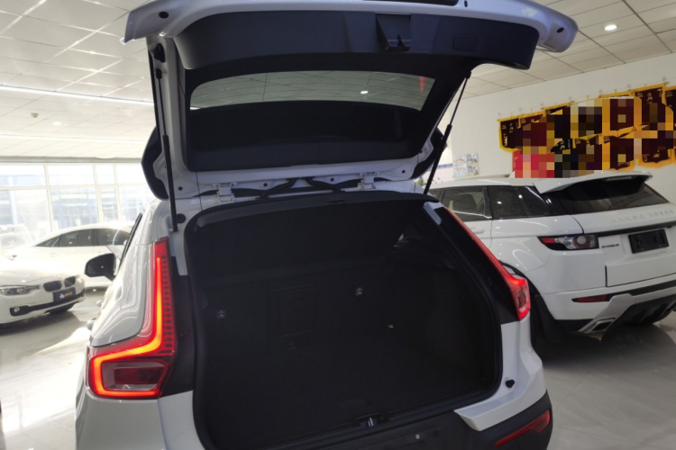 沃尔沃XC40 2021款 T3 智行时尚版机舱底盘23