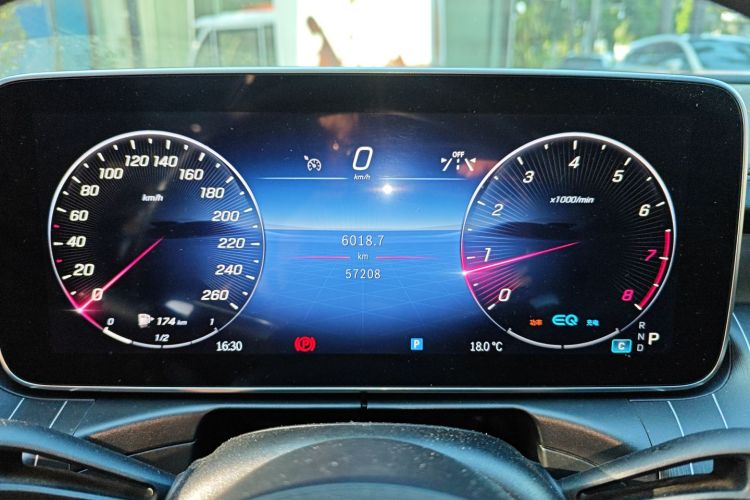 奔驰C级 2022款 改款 C 260 L 运动版中控内饰14