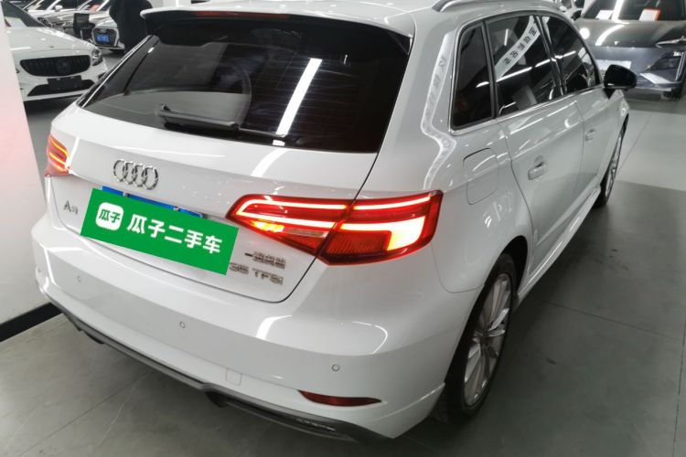 奥迪A3 2018款 30周年年型 Sportback 35 TFSI 时尚型车身外观7