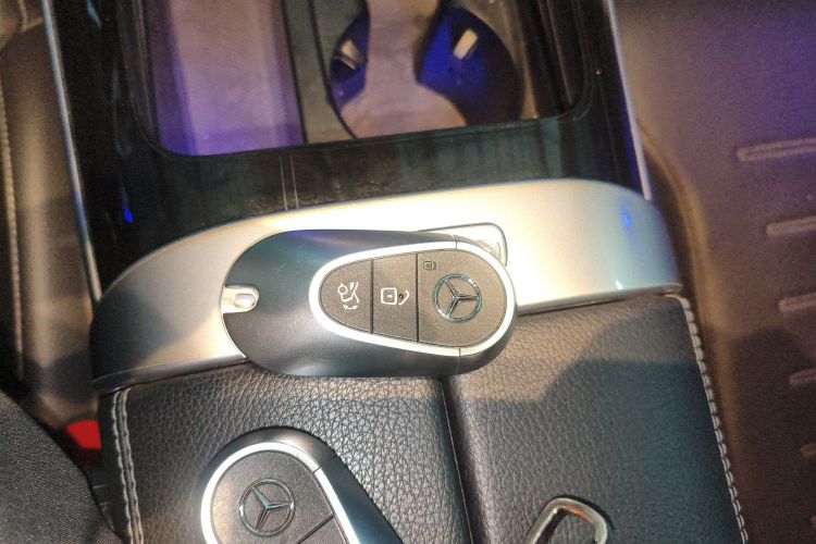 奔驰C级 2023款 C 200 L 运动版中控内饰7001