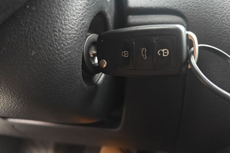 大众 Polo 2011款 1.6L 自动致酷版中控内饰7001