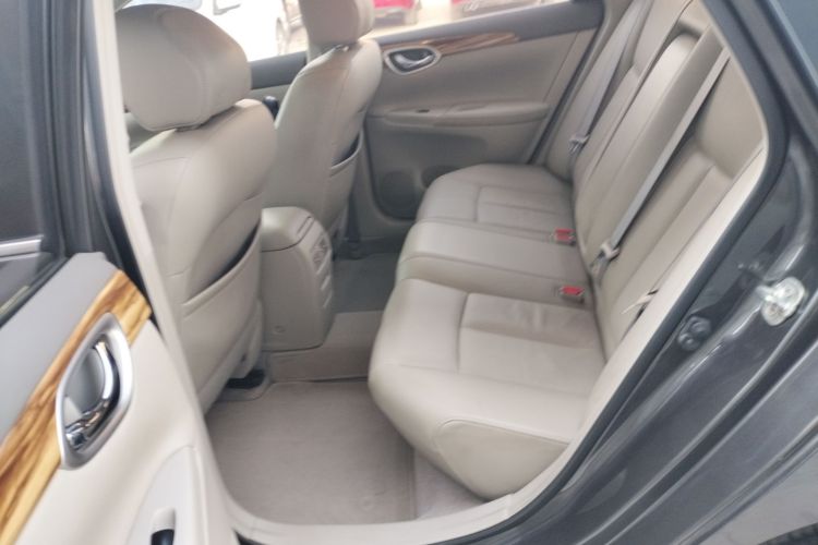 日产 轩逸 2014款 1.6XV CVT尊享版中控内饰7004