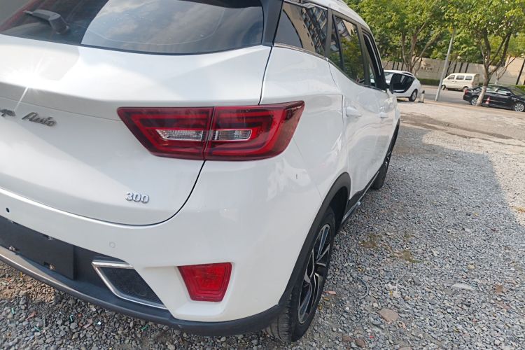 众泰T300 2017款 1.5T CVT尊享型车身外观9