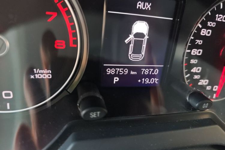 奥迪Q5 2016款 40 TFSI 技术型中控内饰15