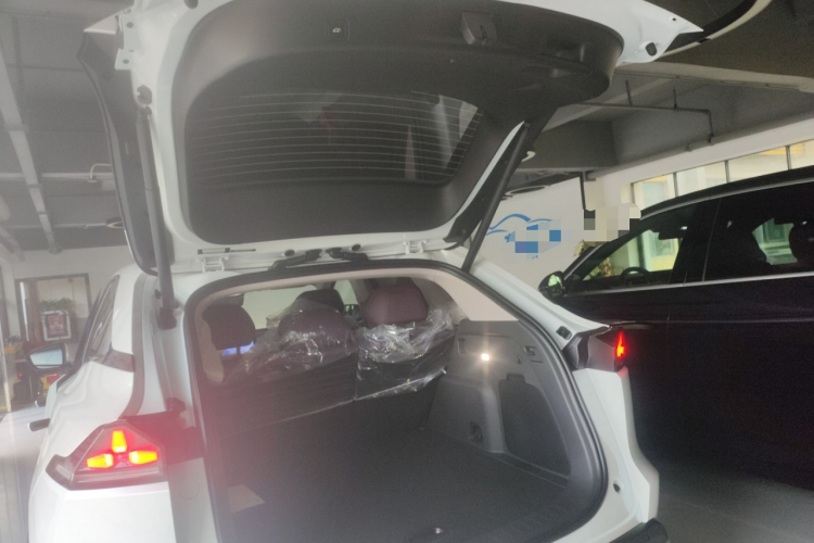 深蓝汽车 深蓝S07 2026款 300Ultra 华为乾崑ADS SE版机舱底盘23