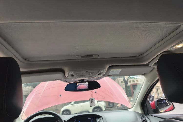 福特 福克斯 2012款 三厢 1.6L 自动风尚型中控内饰22