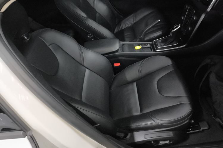 沃尔沃V40 2019款 T3 智逸版局部细节41