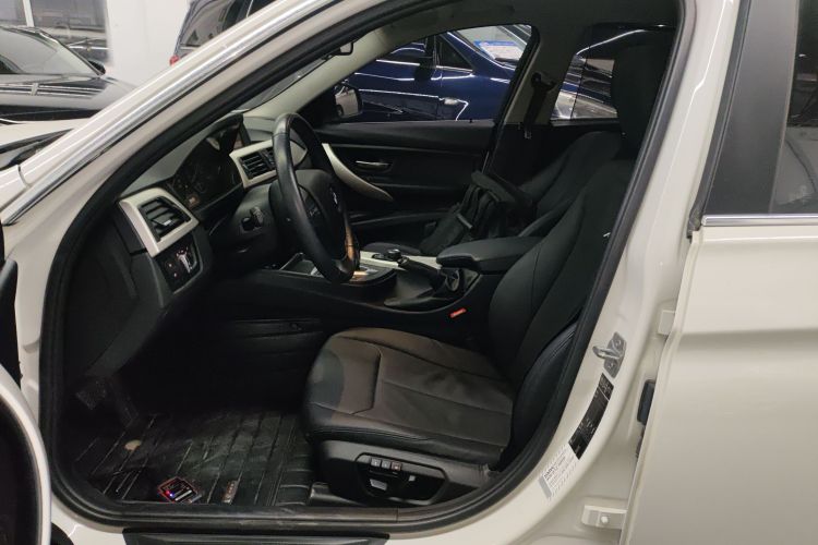 宝马3系 2014款 320Li 时尚型中控内饰19