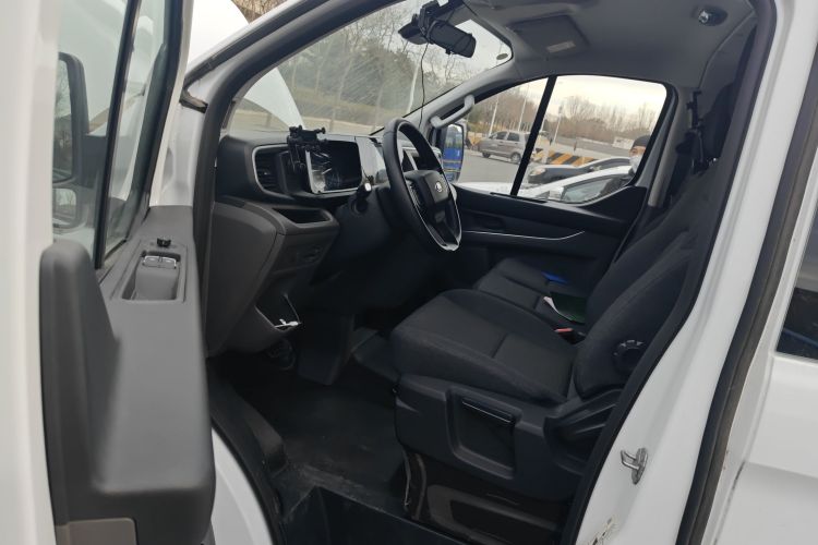 福特 全顺 2023款 2.0T汽油自动多功能商用车短轴低顶5/6座中控内饰19