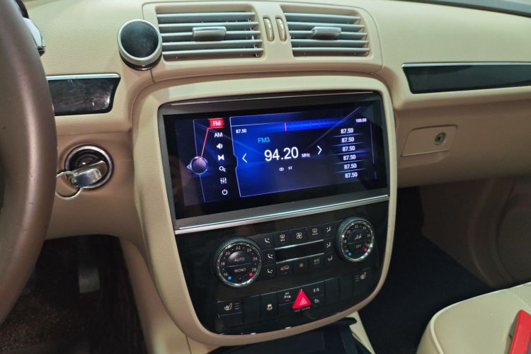 奔驰R级 2015款 R 320 4MATIC 豪华型中控内饰16