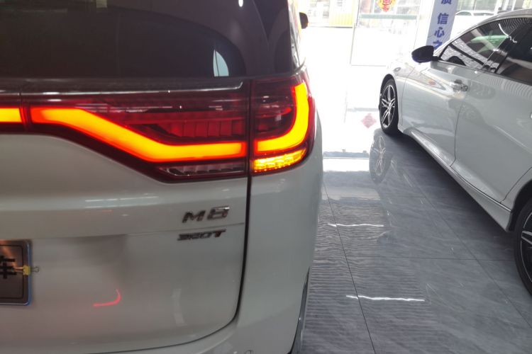 广汽传祺 传祺M8 2021款 领秀系列 390T 尊享版车身外观9