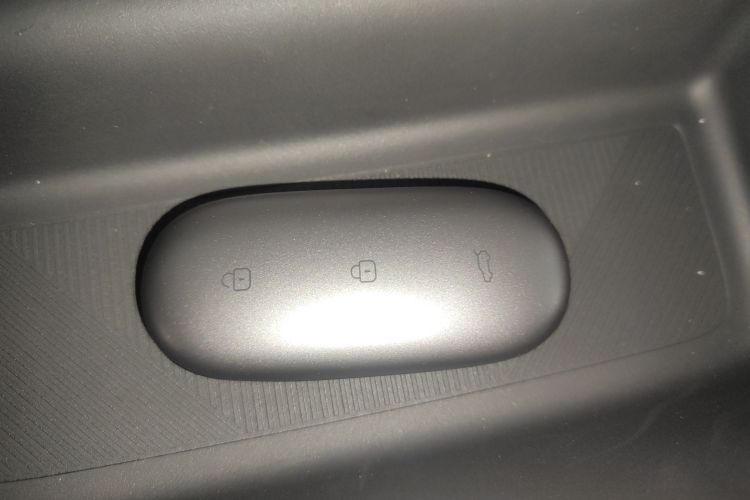 理想汽车 理想L9 2025款 Ultra 智能焕新版中控内饰7001