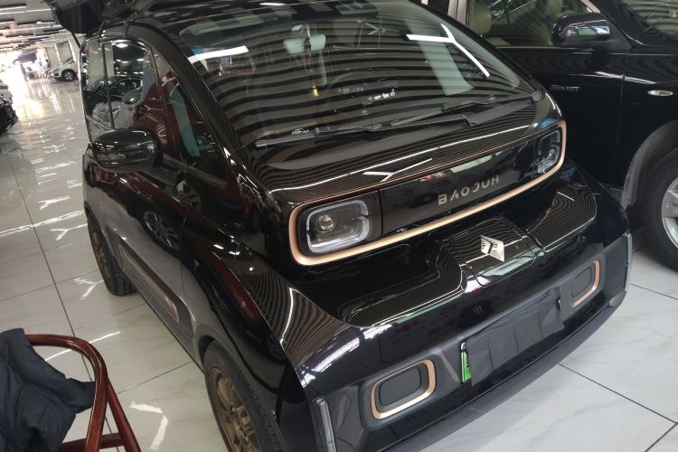 宝骏KiWi EV 2022款 艺术家轻享版 磷酸铁锂车身外观3