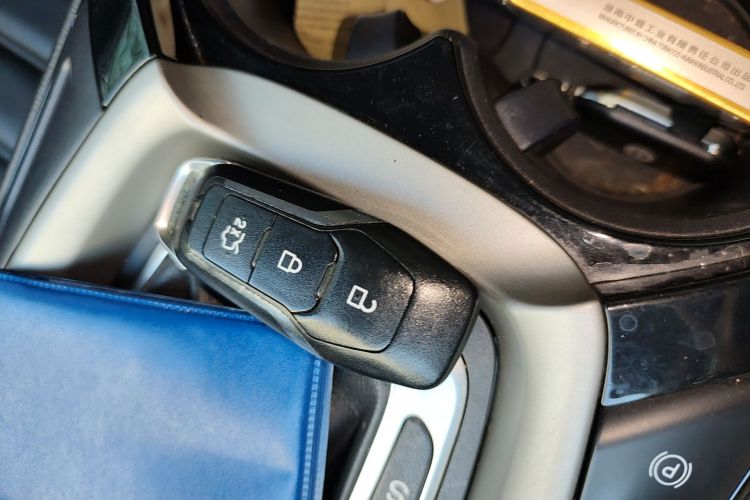 福特 蒙迪欧 2013款 2.0L GTDi200豪华型中控内饰11