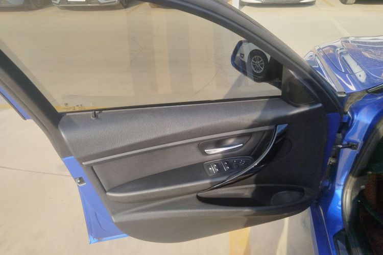 宝马3系 2018款 320Li 领先型M运动套装中控内饰7004