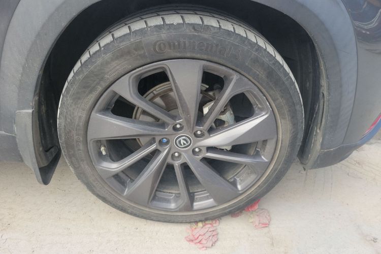 长安UNI-T 2020款 1.5T 尊贵型车身外观6007