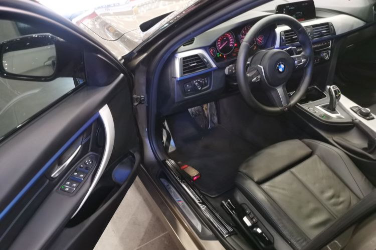 宝马3系 2018款 320i M运动套装中控内饰20